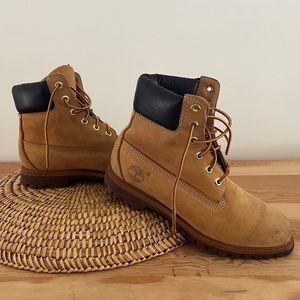 Timberland Classic Boots 8.5